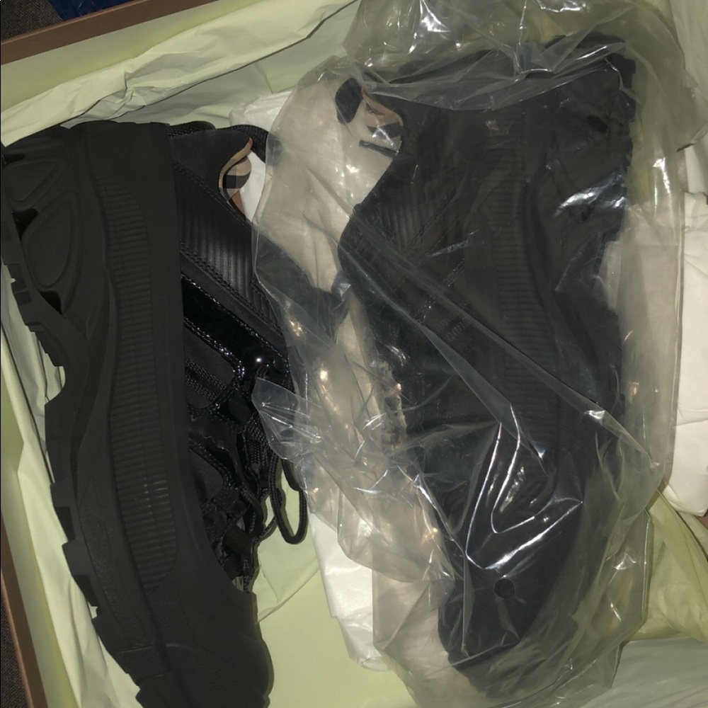 burberry shoes & shirt